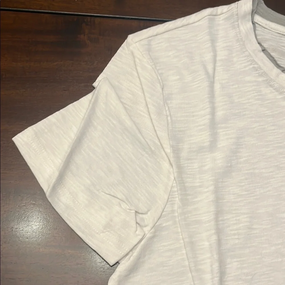 π³οΈβπ Guess White Short Sleeve Tee - Picture 4 of 7